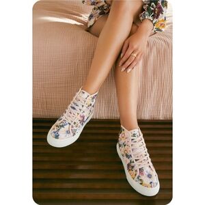 NWT JustFab Rosa Pink Floral High-Top Sneakers, Size 6